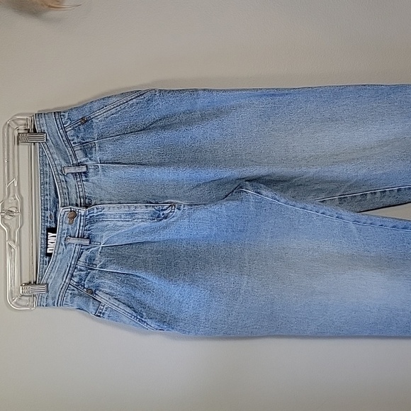 Vintage DKNY lightwash pleated mom jean - Picture 9 of 9